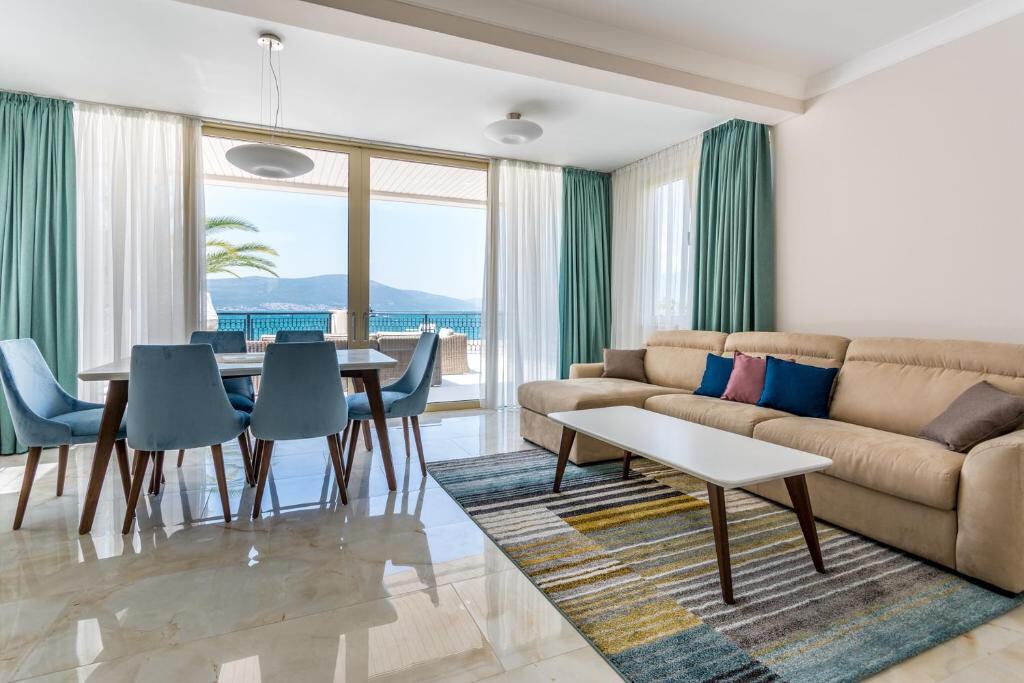 Two-Bedroom Apartment at Boka di Mare, Tivat